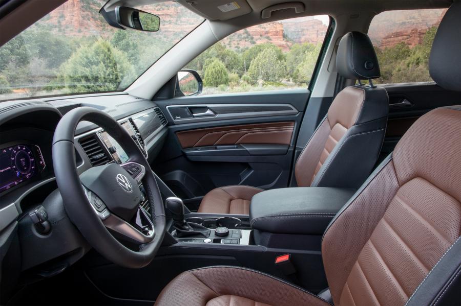 Интерьер Volkswagen Atlas Basecamp Accessories 2020 года  (фото 22 из 27)